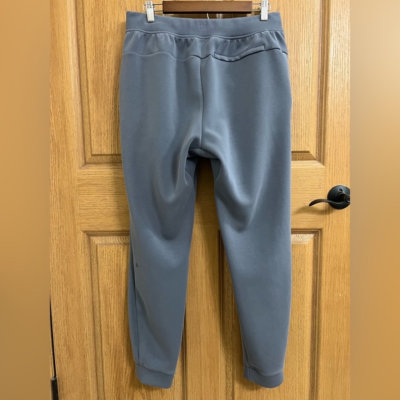 Lululemon - Picture 2 of 10